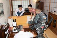 顕微鏡と結婚指輪とダイヤモンドの撮影