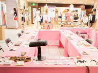 エレベータ側から見たアトリエトントンのブース