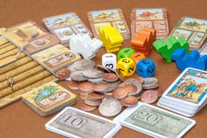 5色のラクダコマとピラミッドや投票タイル