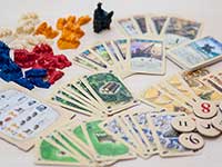 ボードゲーム、カタンの駒やカード