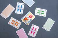 一番大きな数を出した人がプラス得点を得ます