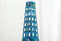 全高約３０cmの８建てアロザホテル