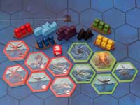 冒険者コマと、陸地タイル（裏面）と、怪物コマ