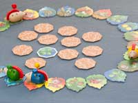 ハリネズミの追いかけっこの風景