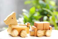 木のおもちゃ　馬車2両セット