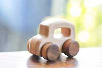 木のおもちゃ　窓付きミニカー