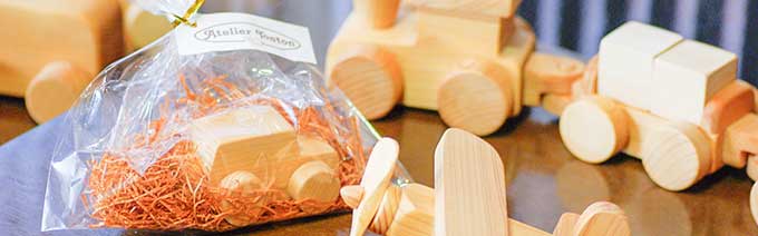 手作りの木のおもちゃ