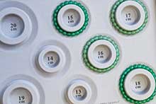 天然石ブレスレットのサイズを測ります