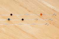 天然石ブレスレットのサイズを測ります