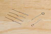 ブレスレットのアクセントになる天然石ビーズを選びます