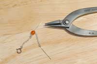 ビーズをトレーに乗せてデザインを決めます