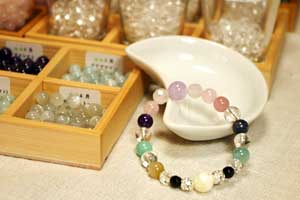 完成した天然石のブレスレット