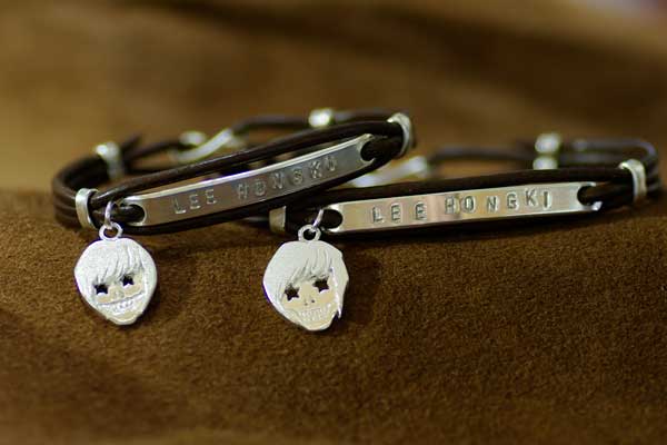 韓流アイドルのブレスレット