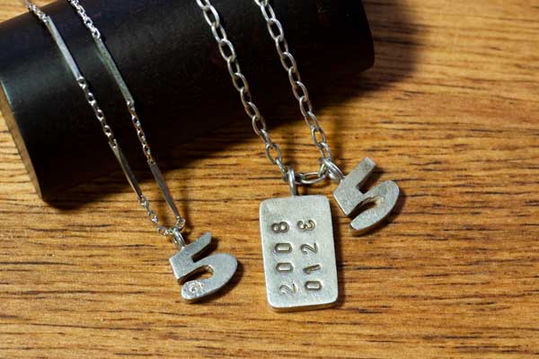 結婚５周年の記念にペンダントを作りました