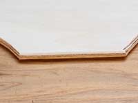 板の切り口を、トリマーで丸く面取り