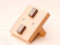 廃材を利用して手作りしたのG-SHOCK専用の時計固定台