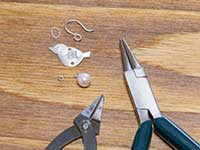 ピアス作りの仕上げ