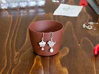 お花と小鳥デザインのピアス