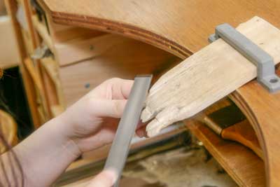 合わせ目にヤスリをかけてきれいにする