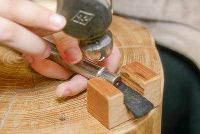 槌目の模様を打ち込んだら完成