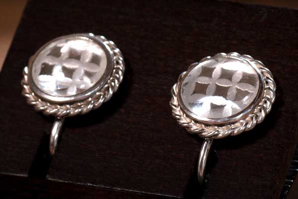 水晶のイヤリング