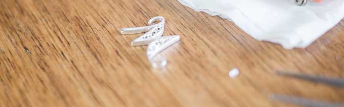 イニシャル・ペンダントトップ作成中