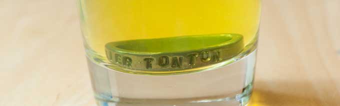 シルバーリングのいぶし加工中