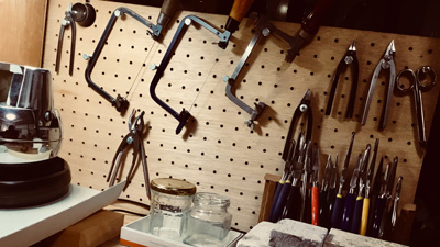 彫金机と工具