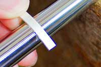 芯金に平板をのせる