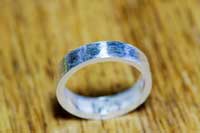 指輪全体がピカピカになったらヤスリ終了