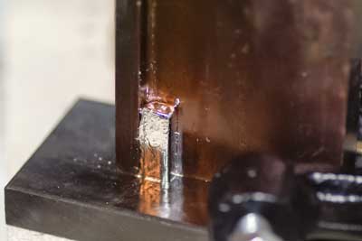 溶解した銀が固まった、銀のインゴット