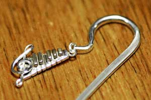 ブックマーカーに付けたピアノのチャーム