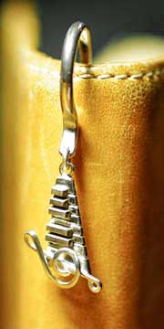 ピアノチャーム付きブックマーカー