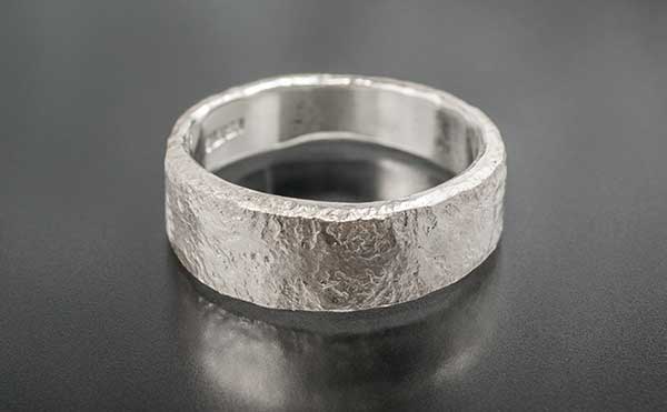ハンマー仕上げのシルバーリング