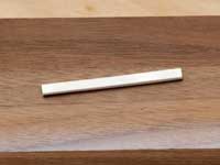 厚さ約2mm銀材をサイズに合わせて大まかに切ります。