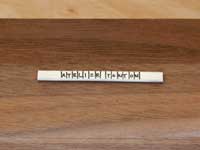 文字をていねいに下書きします。