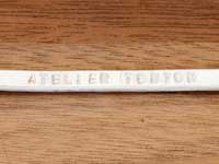 打ち込んだ刻印を確認するために、マジックを落とします。