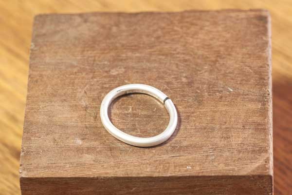 サイズに合わせて銀棒の両端を調整