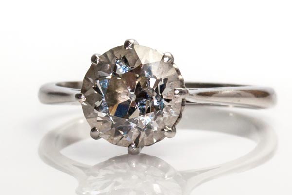 ダイヤモンドリング　洗浄前