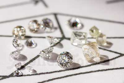 ダイヤモンドは、1つ1つが異なる天然の宝石