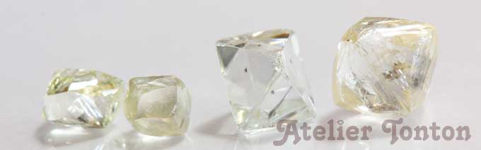 ダイヤモンド結晶の色の違い