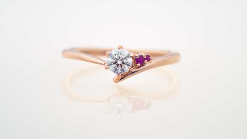 ダイヤとルビーのエンゲージリング