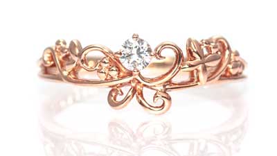 プリンセスのティアラのようなエンゲージリング