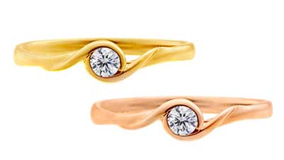 優しくダイヤモンドを包むエンゲージリング