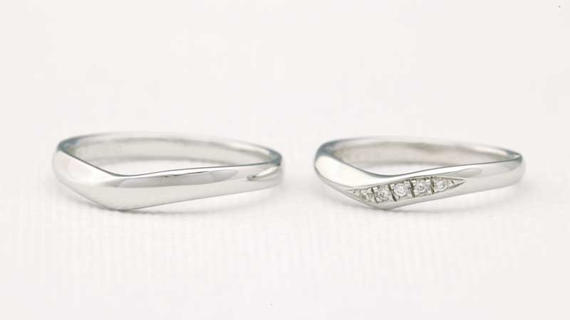 シンプル＆ゆるやかウェーブの結婚指輪
