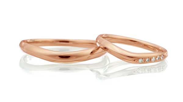 柔らかな丸みを帯びた結婚指輪「クチナシ」K18（ピンク）