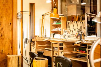 のんびり楽しく、気軽に始められる手作りジュエリー彫金教室