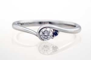 サイドにサファイアをセット