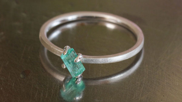 エメラルド原石リング