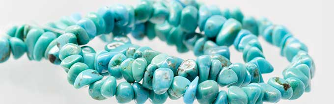 晴天の青空がそのまま宝石になったようなブルーの宝石トルコ石